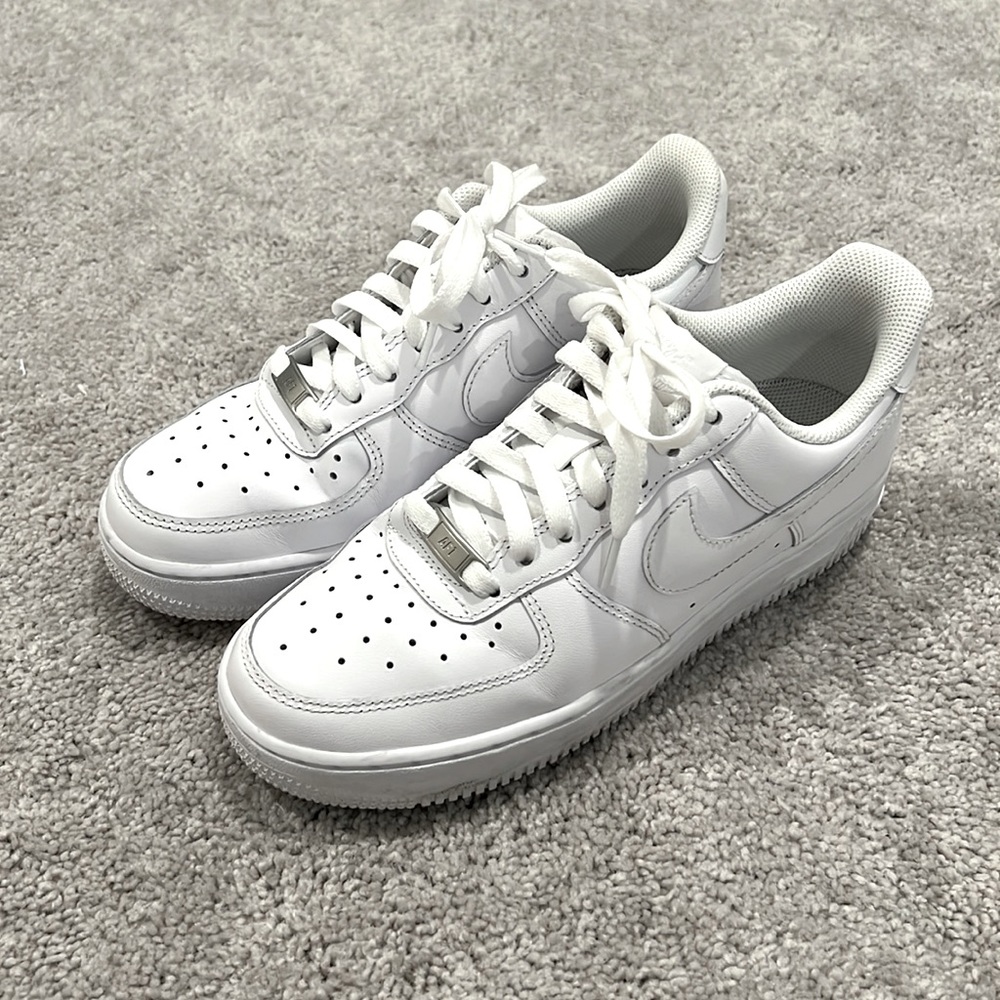NIKE Air Force 1 - Size 7.5
